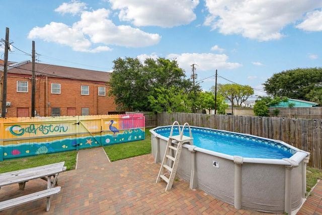 1022 Avenue L, Galveston, TX 77550