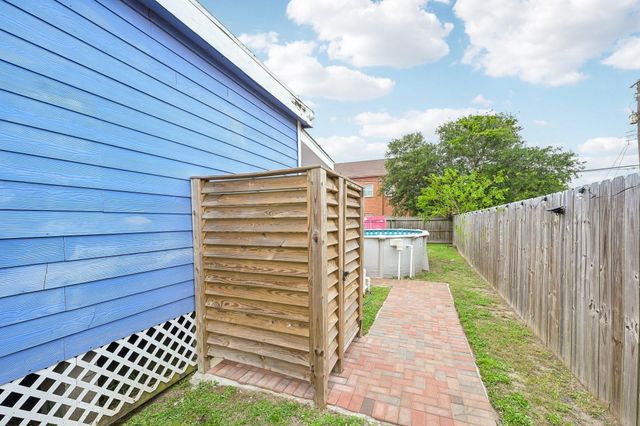 1022 Avenue L, Galveston, TX 77550