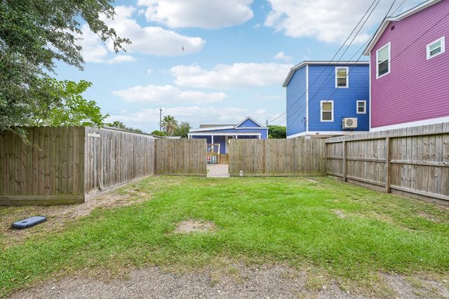1022 Avenue L, Galveston, TX 77550