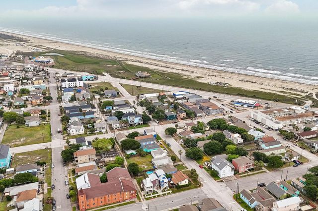 1022 Avenue L, Galveston, TX 77550