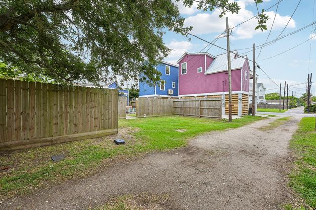 1022 Avenue L, Galveston, TX 77550