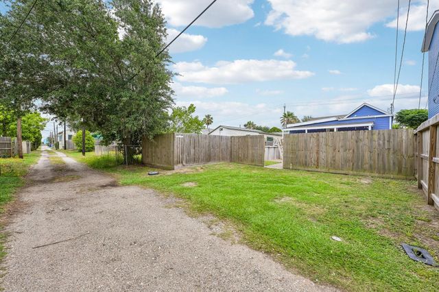 1022 Avenue L, Galveston, TX 77550