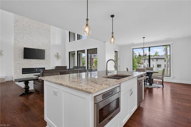 1316 Lambeth LN, Virginia Beach, VA 23455
