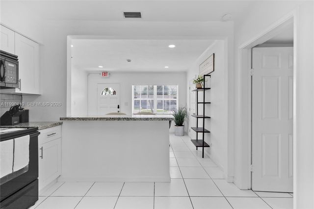 6445 SW 22nd Ct, Miramar, FL 33023