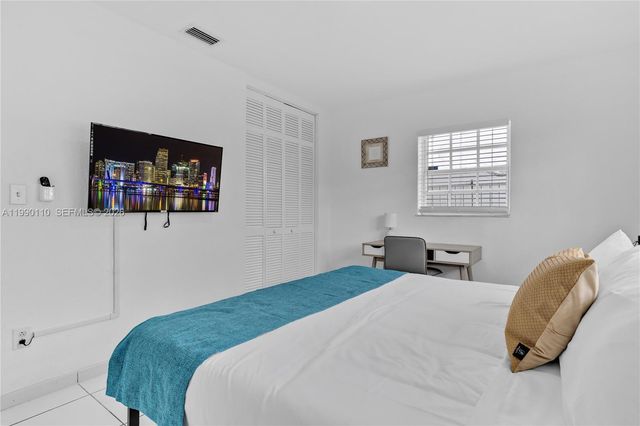 6445 SW 22nd Ct, Miramar, FL 33023