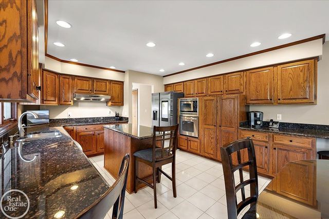 54660 Whitby Way, Shelby Twp, MI 48316