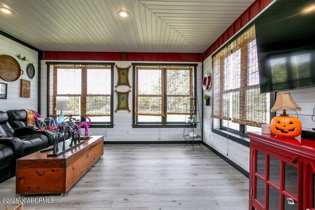 17950 N OLD NUMBER 7, Sturgeon, MO 65284