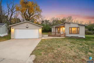 1301 Iris Pl Place, Sioux Falls, SD 57103