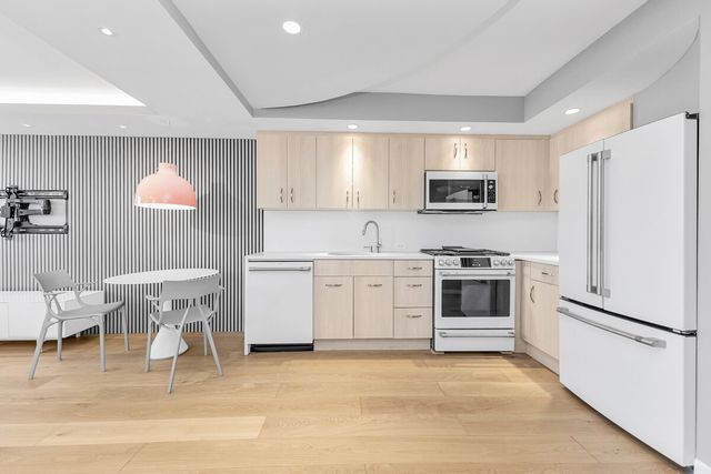 6254 97th Pl Apt 9M, New York City, NY 11374
