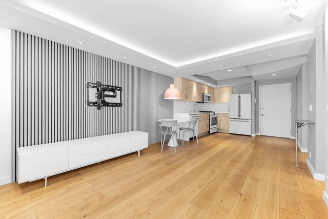 6254 97th Pl Apt 9M, New York City, NY 11374