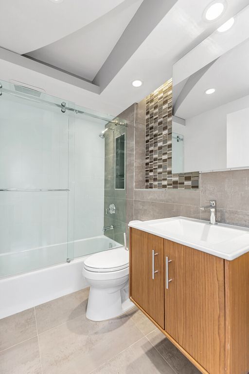 6254 97th Pl Apt 9M, New York City, NY 11374