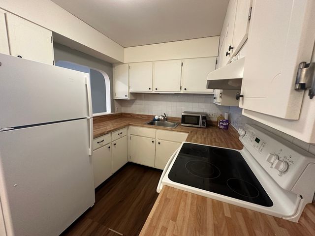 43 Jacqueline Rd 12, Waltham, MA 02452