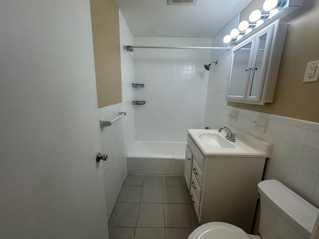 43 Jacqueline Rd 12, Waltham, MA 02452