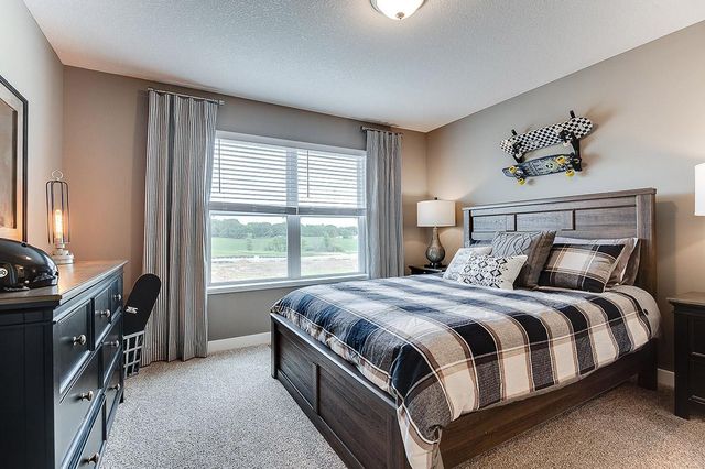 2077 Kestrel Drive, Shakopee, MN 55379