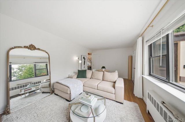 107 15th Street F1, Garden City, NY 11530
