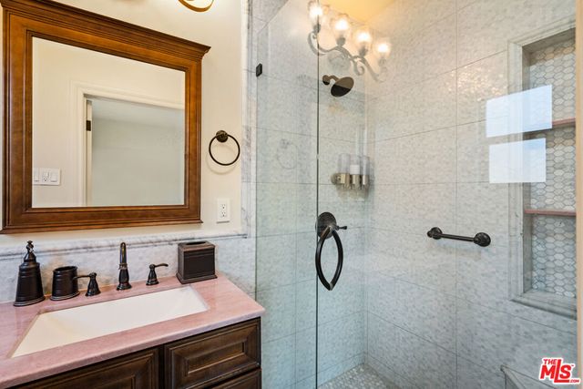 422 S Clark Drive, Beverly Hills, CA 90211