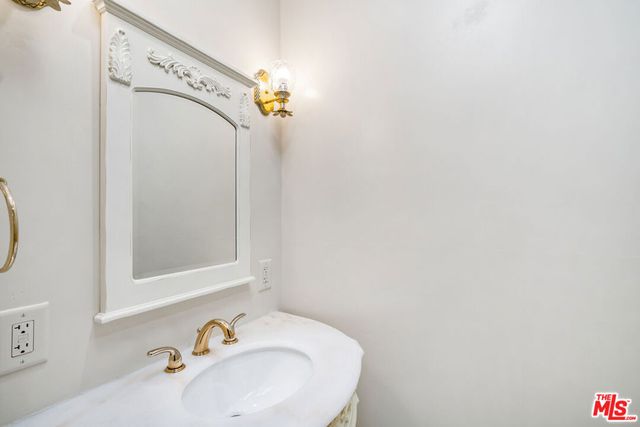 422 S Clark Drive, Beverly Hills, CA 90211