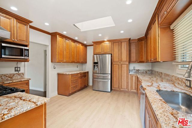 422 S Clark Drive, Beverly Hills, CA 90211