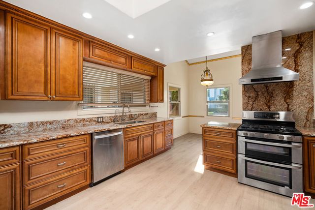 422 S Clark Drive, Beverly Hills, CA 90211