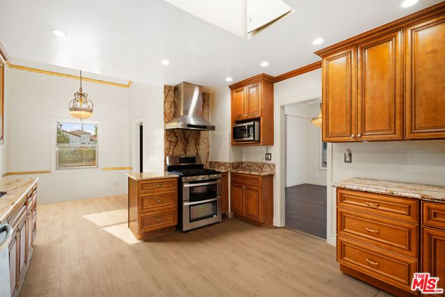 422 S Clark Drive, Beverly Hills, CA 90211