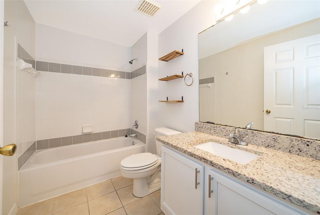 Image 12 of property listing at 6663 QUEENS BOROUGH AVENUE 101, Orlando, FL 32835