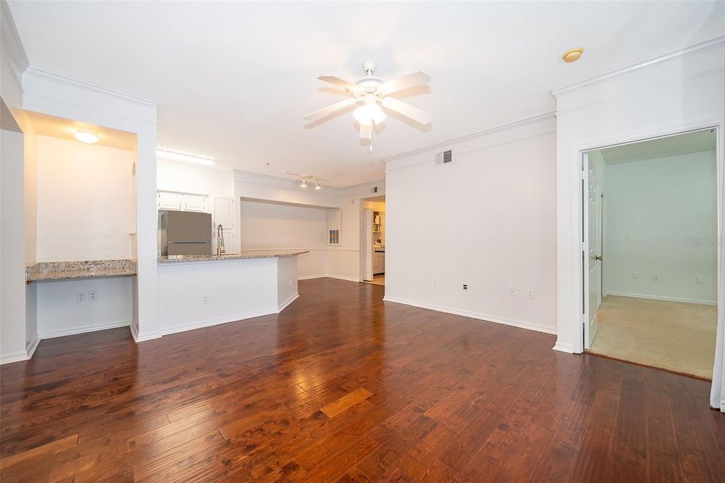 Image 5 of property listing at 6663 QUEENS BOROUGH AVENUE 101, Orlando, FL 32835