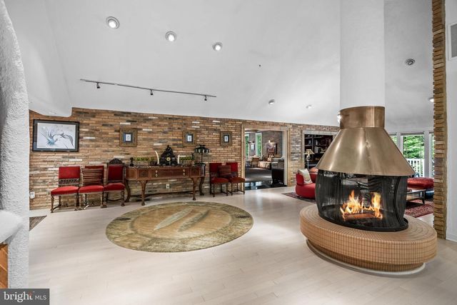 14 E RIDING DR, Cherry Hill, NJ 08003