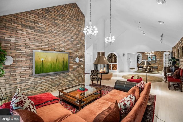 14 E RIDING DR, Cherry Hill, NJ 08003