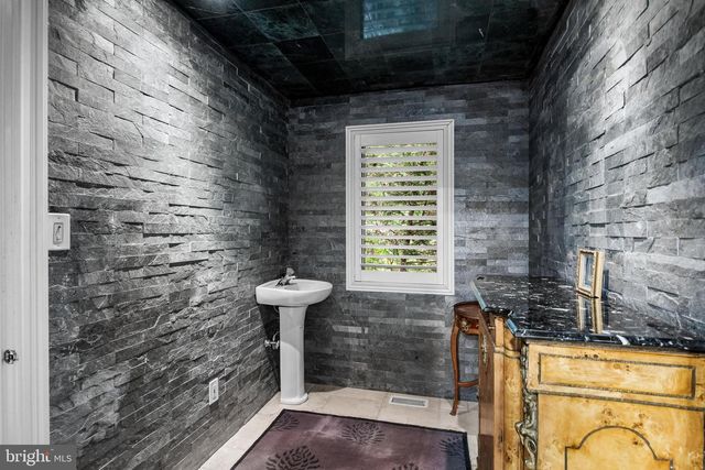 14 E RIDING DR, Cherry Hill, NJ 08003