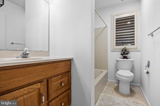 14 E RIDING DR, Cherry Hill, NJ 08003