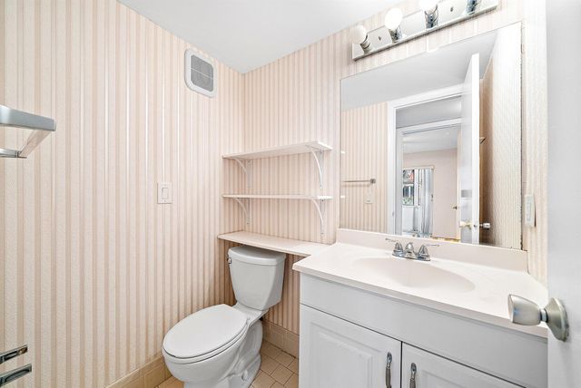 203 Coventry I 203, West Palm Beach, FL 33417