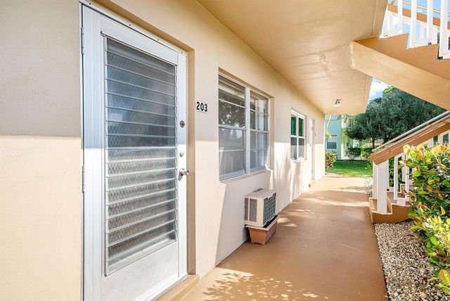 203 Coventry I 203, West Palm Beach, FL 33417
