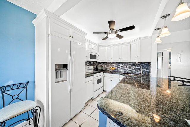 203 Coventry I 203, West Palm Beach, FL 33417