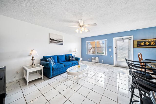 203 Coventry I 203, West Palm Beach, FL 33417