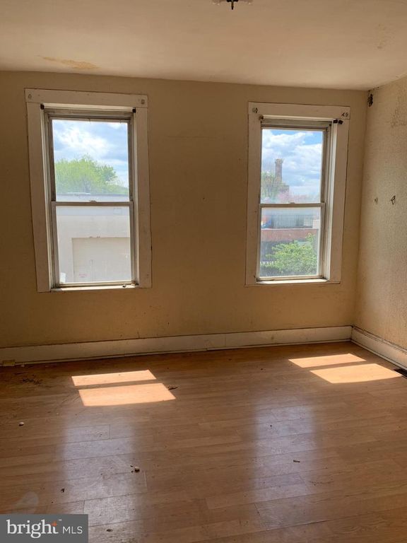 Image 11 of property listing at 2332 W BALTIMORE ST, Baltimore, MD 21223