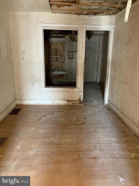 Image 3 of property listing at 2332 W BALTIMORE ST, Baltimore, MD 21223