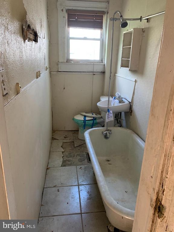 Image 8 of property listing at 2332 W BALTIMORE ST, Baltimore, MD 21223
