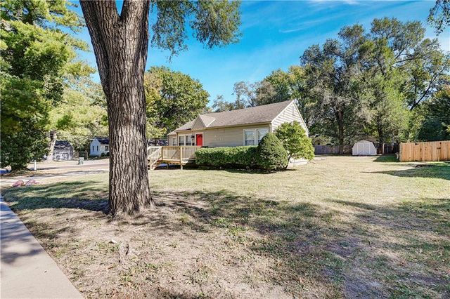 8101 GOODMAN Street, Overland Park, KS 66204