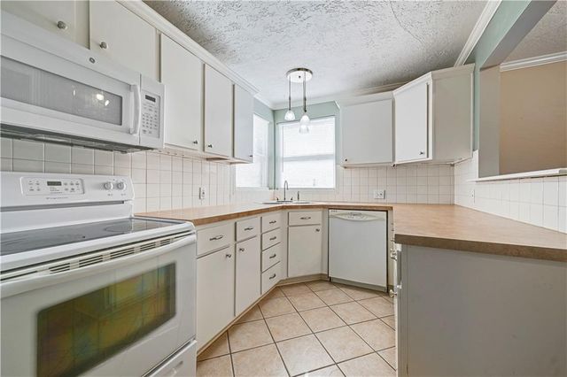 8101 GOODMAN Street, Overland Park, KS 66204