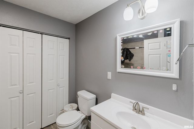 1201 N 11TH Street, Herrin, IL 62959