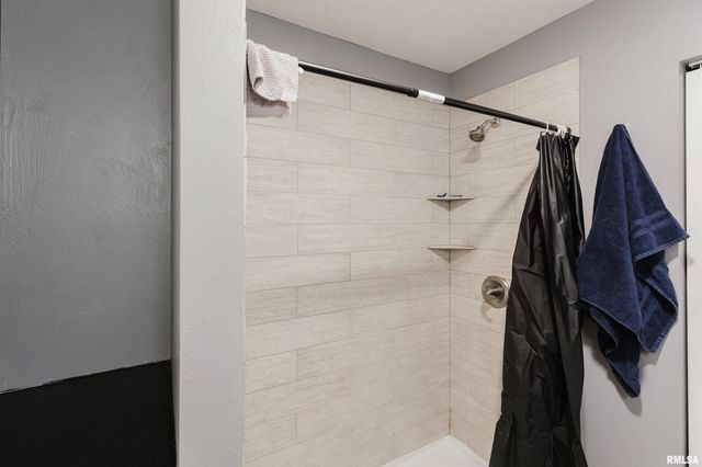 1201 N 11TH Street, Herrin, IL 62959