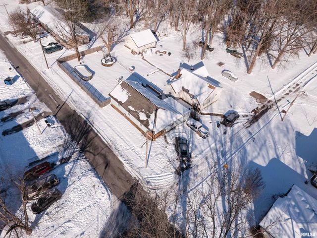 1201 N 11TH Street, Herrin, IL 62959