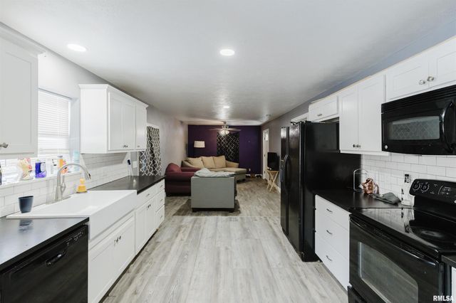 1201 N 11TH Street, Herrin, IL 62959