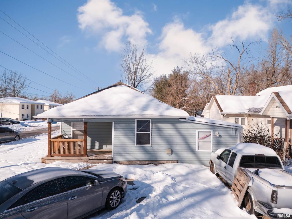 1201 N 11TH Street, Herrin, IL 62959