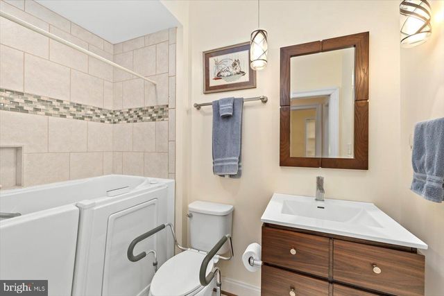 6360 TENNIS CT, Boston, VA 22713