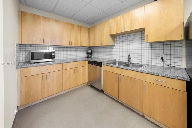 1680 Michigan Ave PH1A-PH1D, Miami Beach, FL 33139