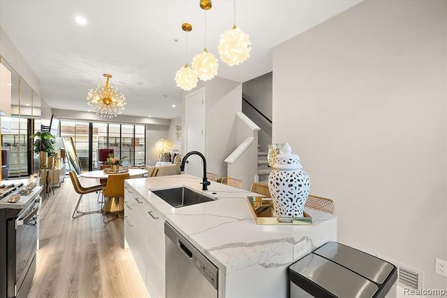 533 E Harrison Avenue 41, Royal Oak, MI 48067