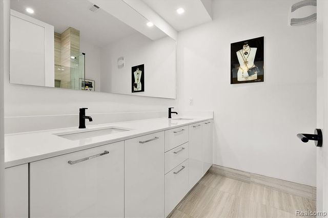 533 E Harrison Avenue 41, Royal Oak, MI 48067