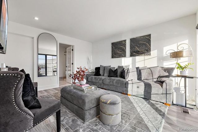 533 E Harrison Avenue 41, Royal Oak, MI 48067