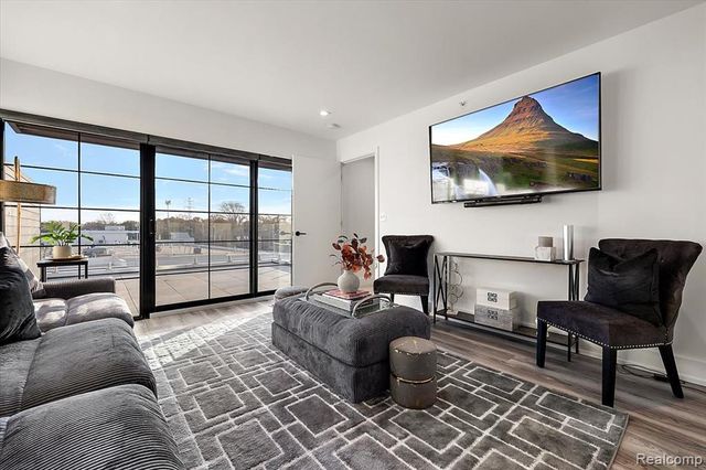 533 E Harrison Avenue 41, Royal Oak, MI 48067